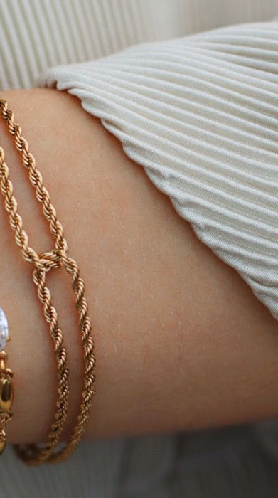 Crossover chain bracelet