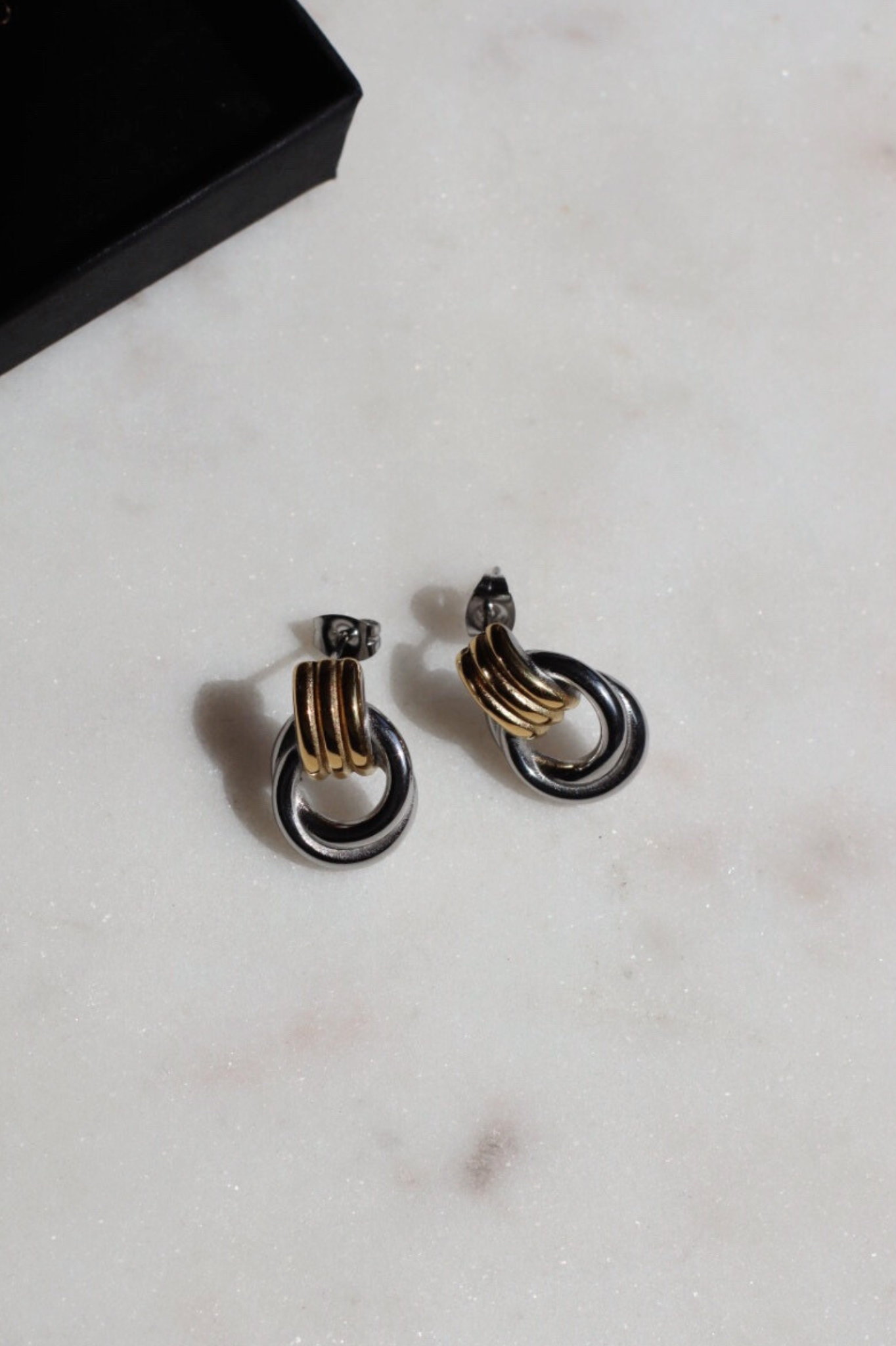 KNOT EARRINGS TWO TONE
