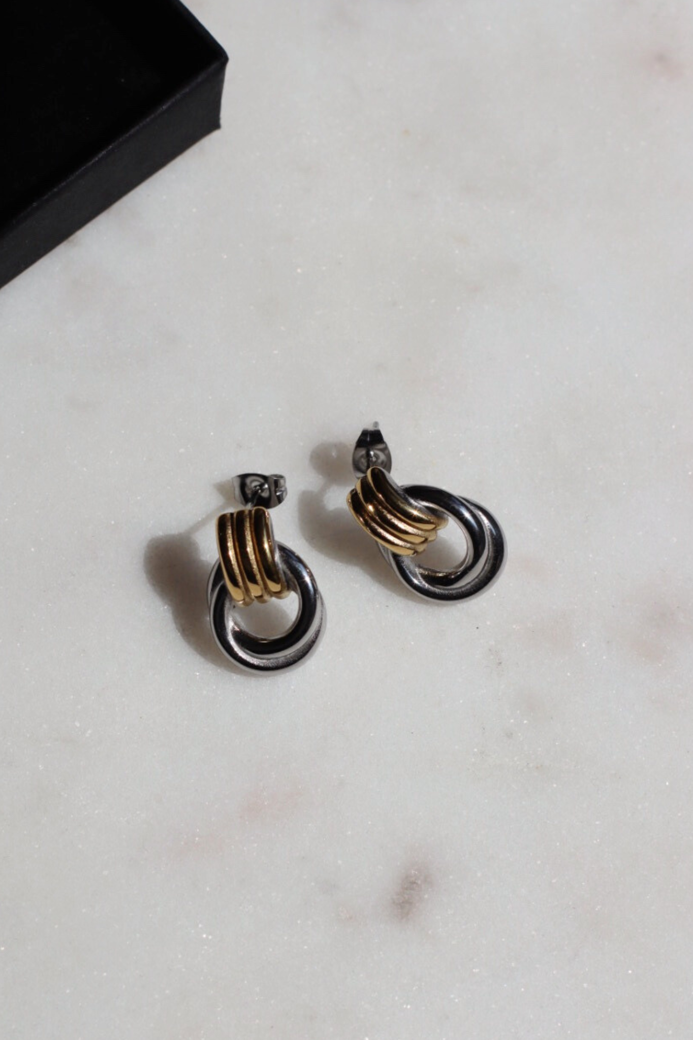 KNOT EARRINGS TWO TONE