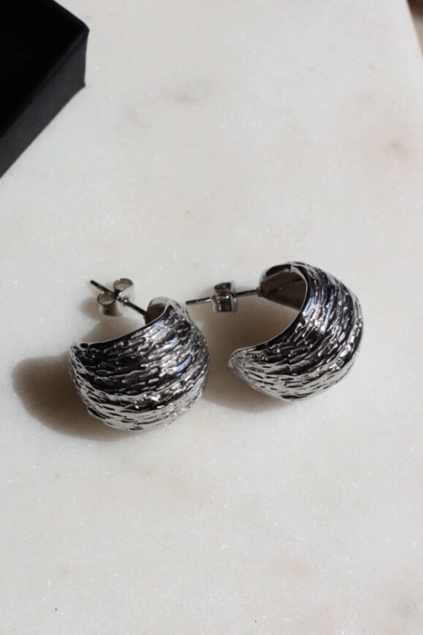 TEXTURED MINI DROP EARRINGS SILVER COLOUR