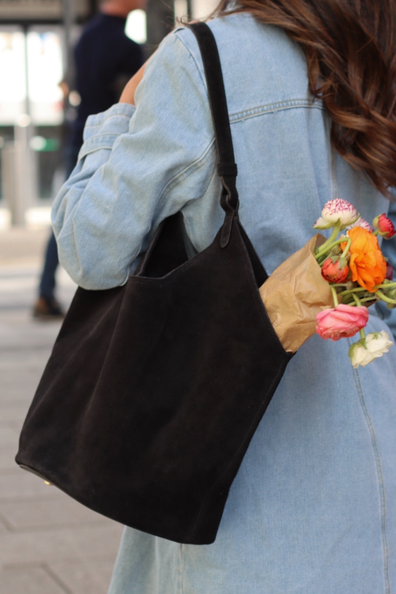 HENIE SUEDE TOTE BAG BLACK