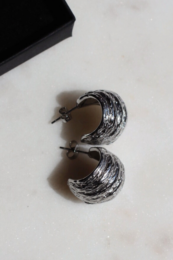 TEXTURED MINI DROP EARRINGS SILVER COLOUR