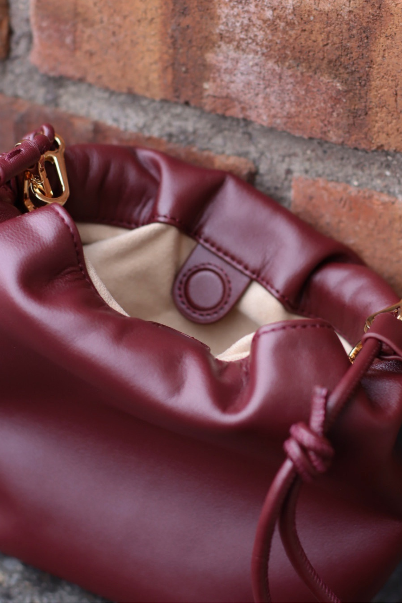 FRANCINE BUCKET BAG MAROON