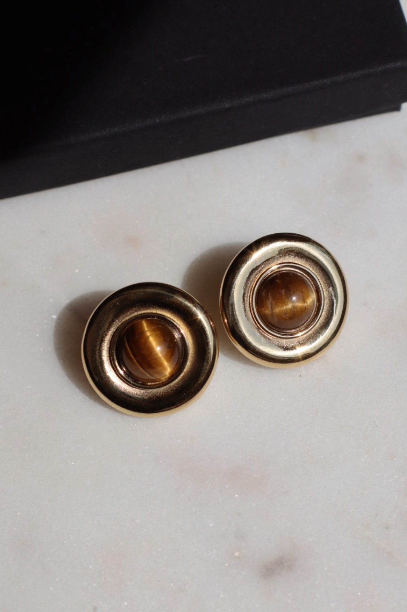 RETRO STYLE ROUND EARRINGS WITH STONE