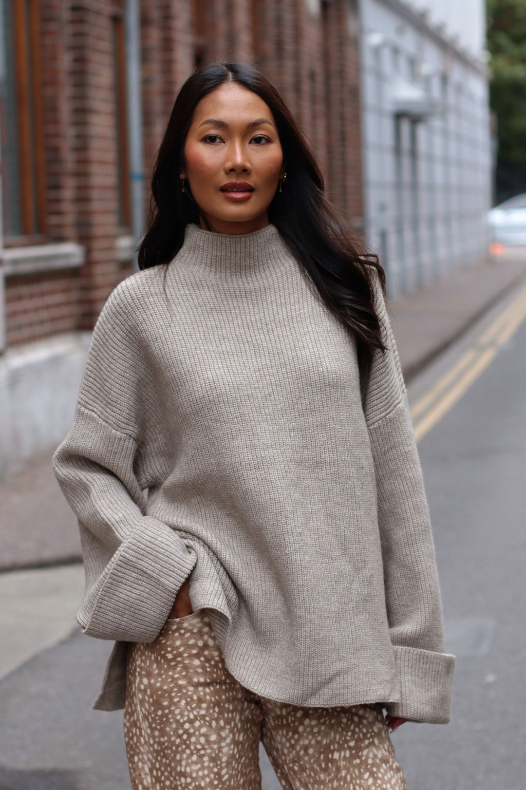 KALI OVERSIZED SWEATER TAUPE