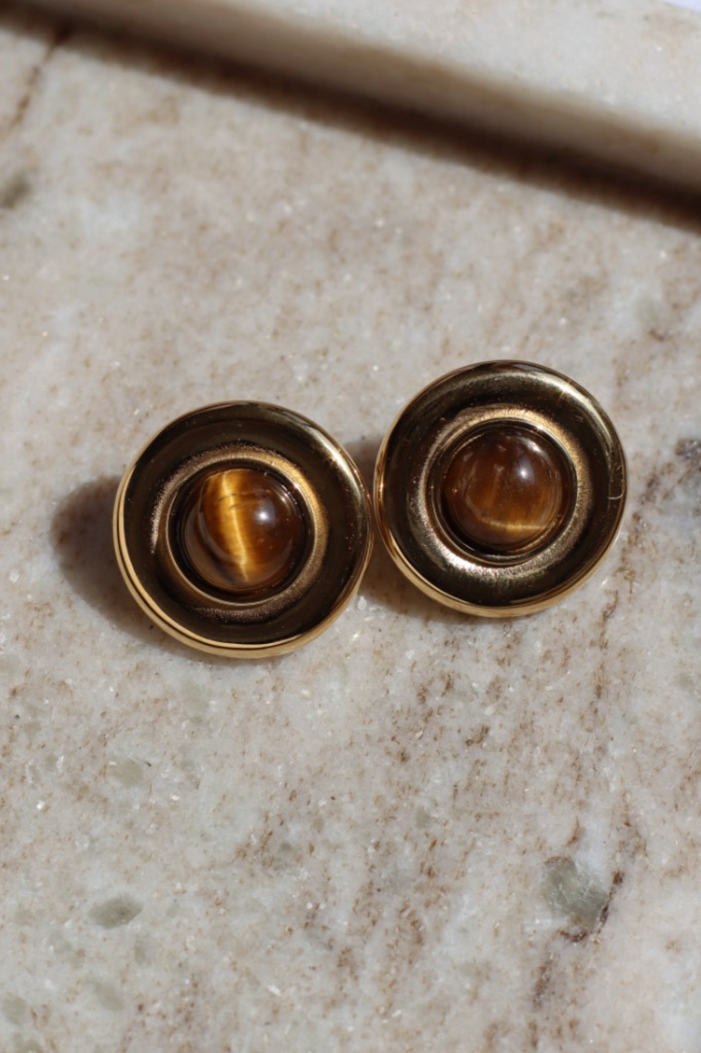 RETRO STYLE ROUND EARRINGS WITH STONE