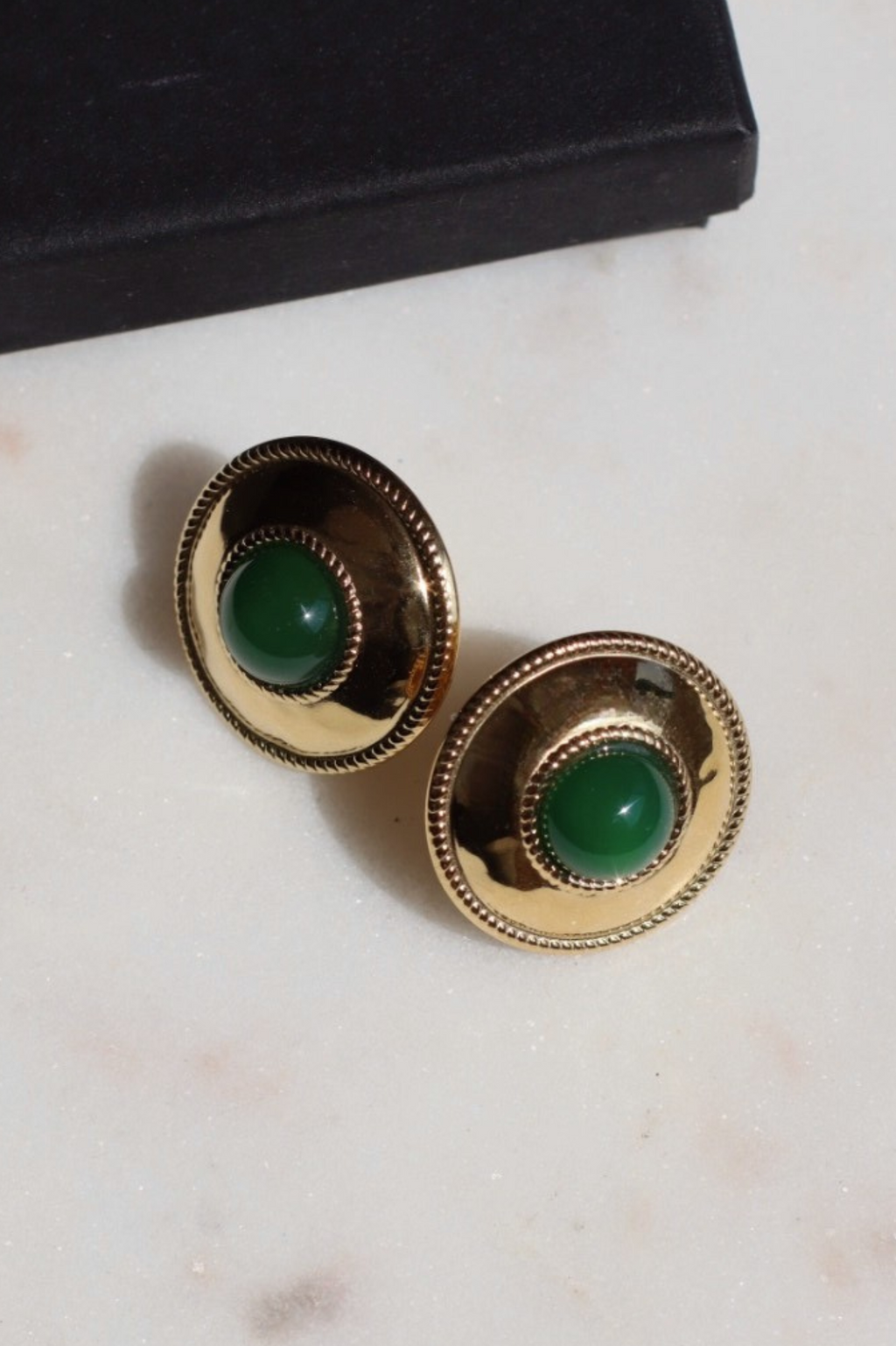 RETRO STYLE DISC EARRINGS WITH STONE