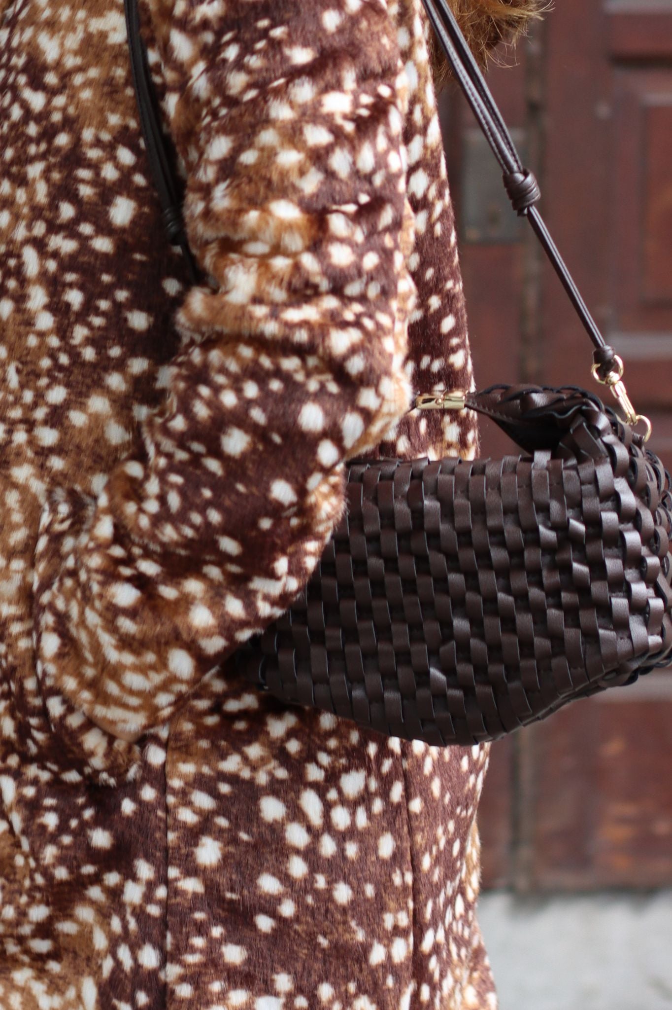 FINNEY WOVEN EFFECT LEATHER HANDBAG CHOCOLATE