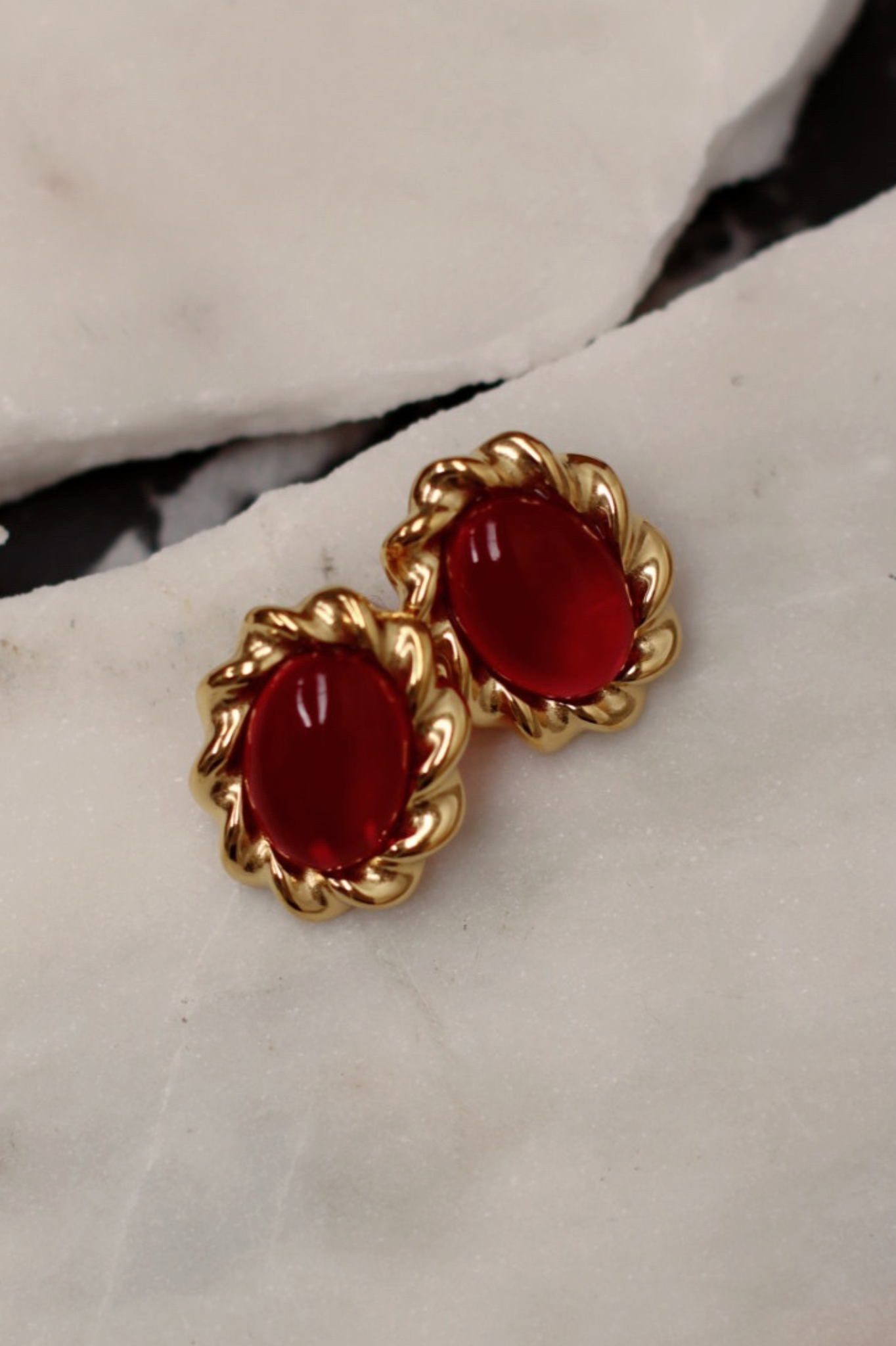 RETRO STYLE TWIST EARRINGS RED