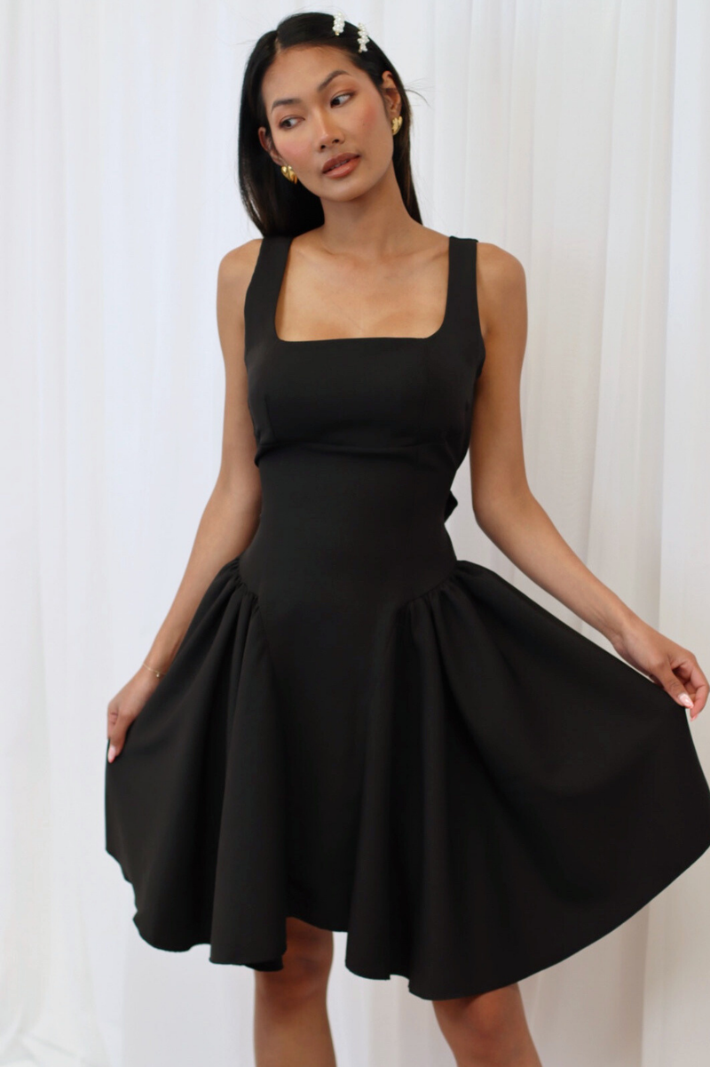 SKYLAR FLARE & BOW DRESS BLACK