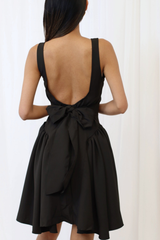 SKYLAR FLARE & BOW DRESS BLACK