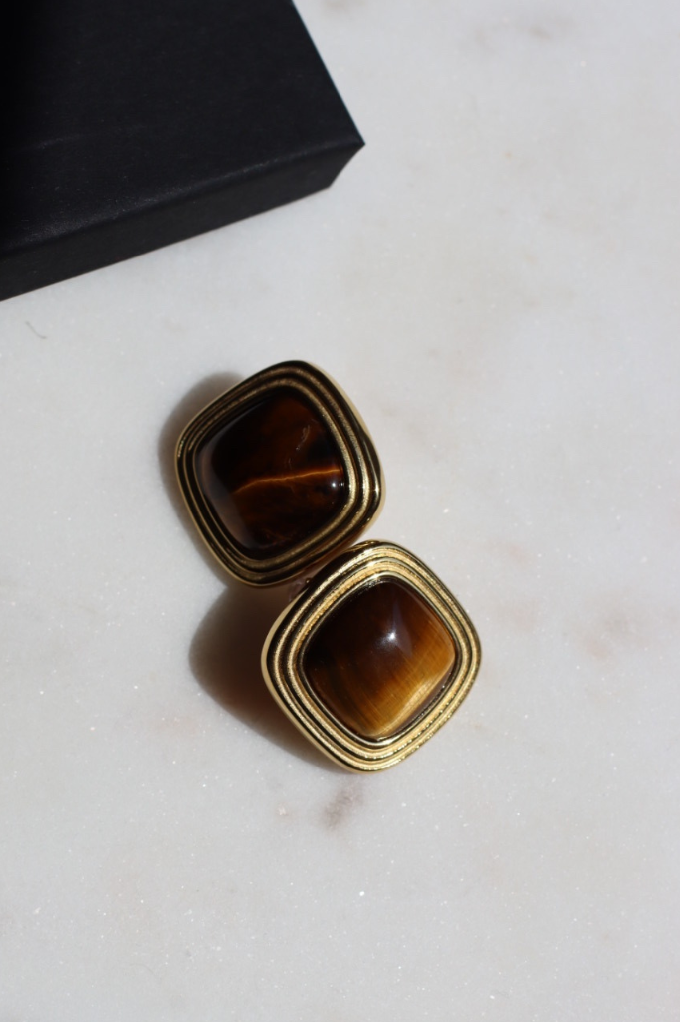 RETRO STYLE SQUARED EARRINGS WITH STONE