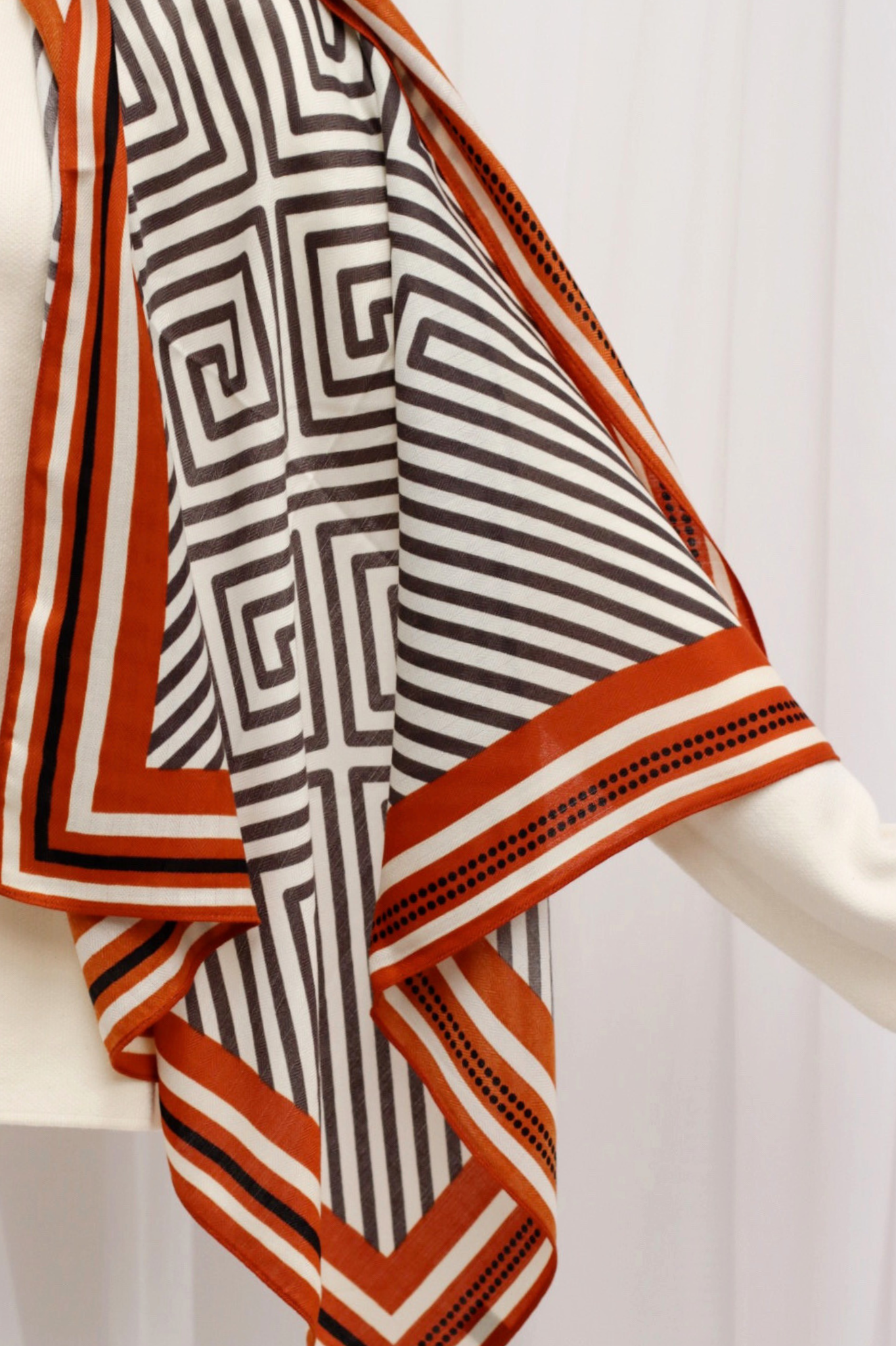 SQUARE GEOMETRIC SCRAF