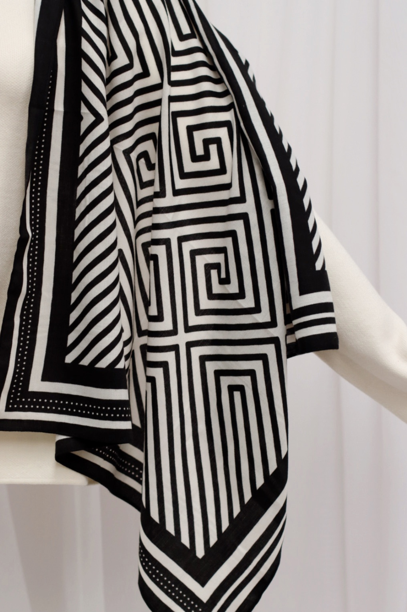 SQUARE GEOMETRIC SCRAF