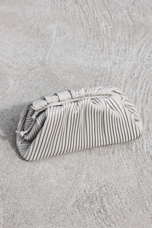 CARA PLISSÉ CLUTCH NUDE