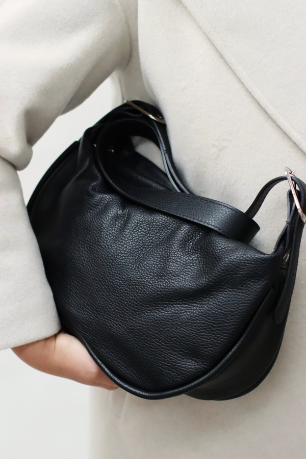 FIORA HALF MOON TOTE BLACK