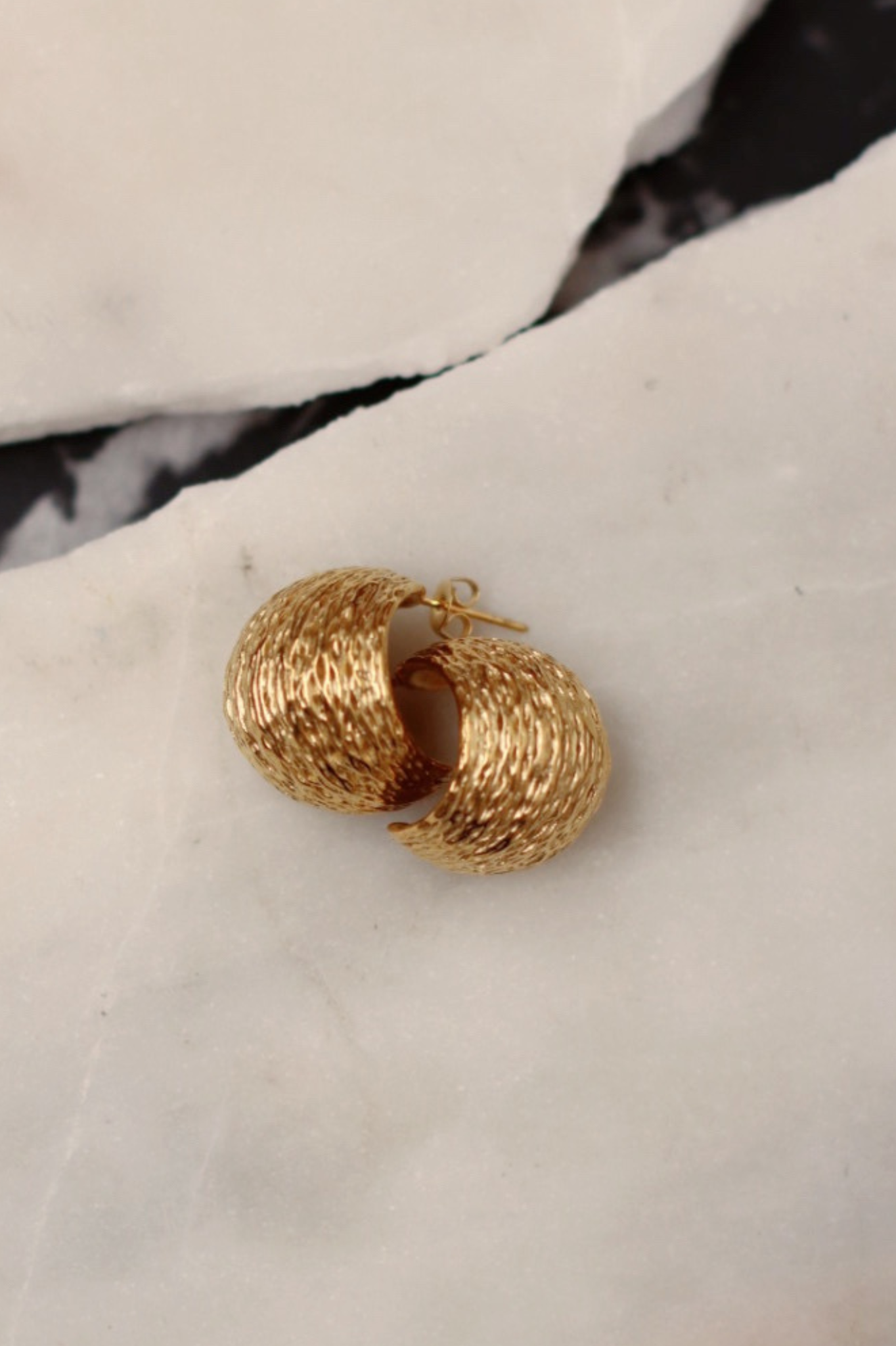 DEV TEXTURED EARRINGS GOLD COLOUR