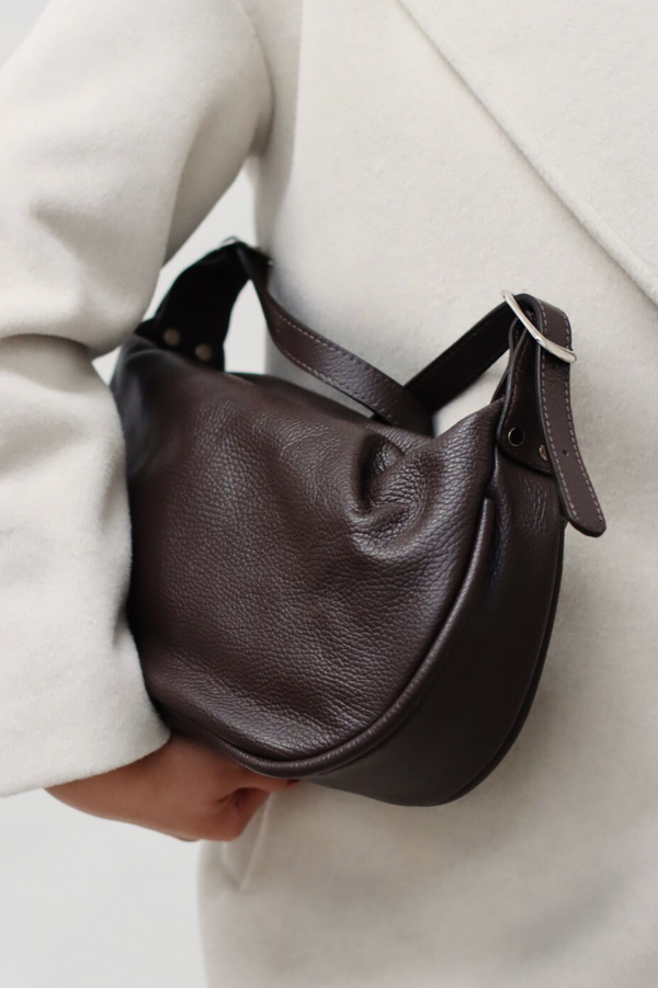 FIORA HALF MOON TOTE CHOCOLATE