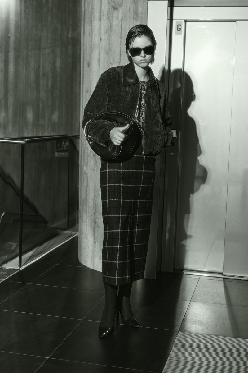 Riri Cropped Velvet Bomber Black