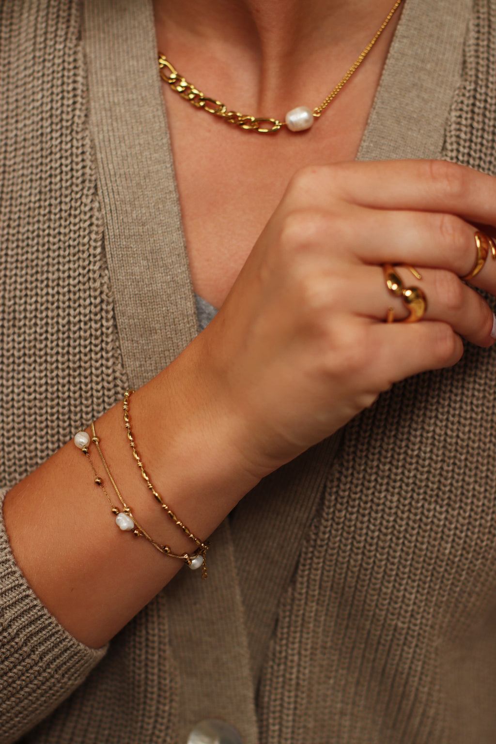 Dainty beaded chain bracelet